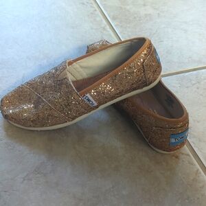 Girls size 5 gold glitter Toms slip on shoes